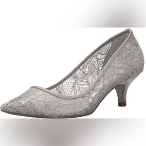 ADRIANNA PAPELL WOMEN’S LOIS LC LACE PUMP  NWOT SZ 7